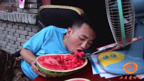 儿子叫老公吃瓜