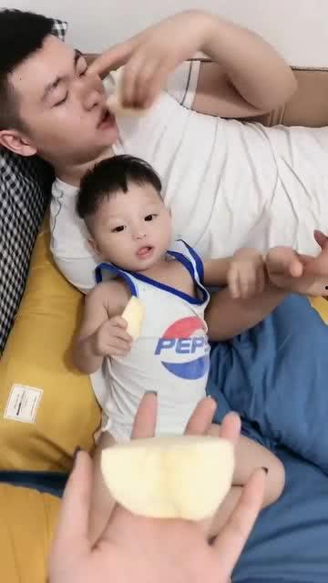 儿子叫老公吃瓜