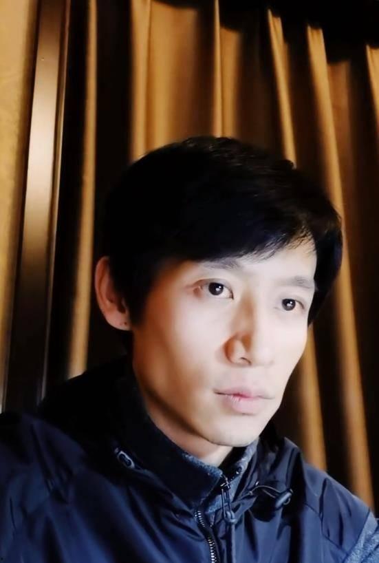 瓜地吃瓜魏晨,魏晨演绎夏日清新风