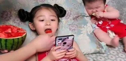 女儿在吃瓜,一场关于成长与探索的甜蜜冒险