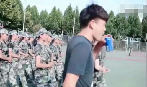 新生军训师兄吃瓜,揭秘新生军训那些事儿
