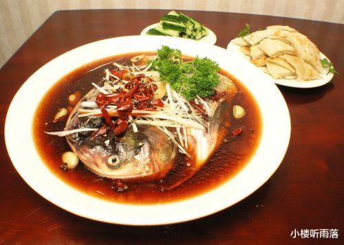 刘大瓜吃麻辣鱼头,舌尖上的麻辣盛宴