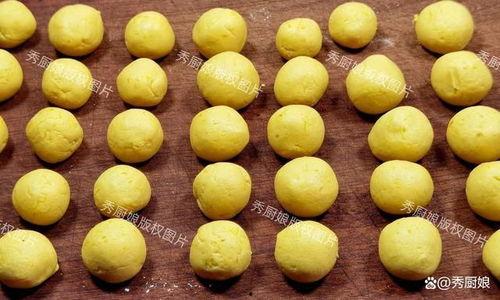 月亮开心吃瓜,月宫仙子乐享瓜果盛宴