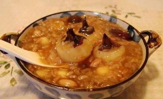 拗九节吃瓜,传统美食瓜果飘香，共享团圆佳节