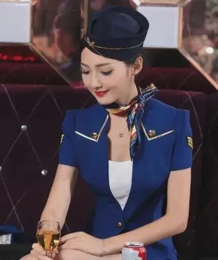 飞机空姐吃瓜,揭秘飞机空姐的“吃瓜”日常