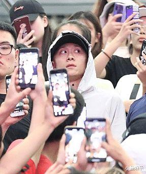 宋妍霏吃瓜表情,表情包界的“瓜王”